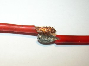 spojeni dvou kabelu pozue mechanicky a buzirkou.JPG